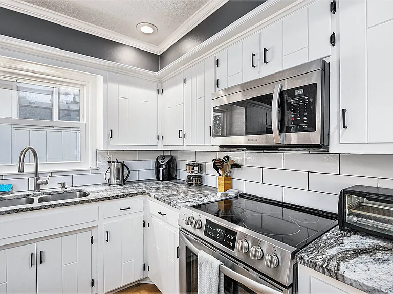 6704 Lakeshore Dr — Photo 12