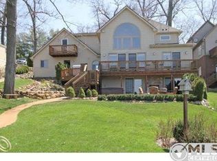 3677 Cresthill Dr, Brighton, MI