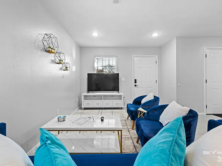 729 S Erika Ave — Photo 19