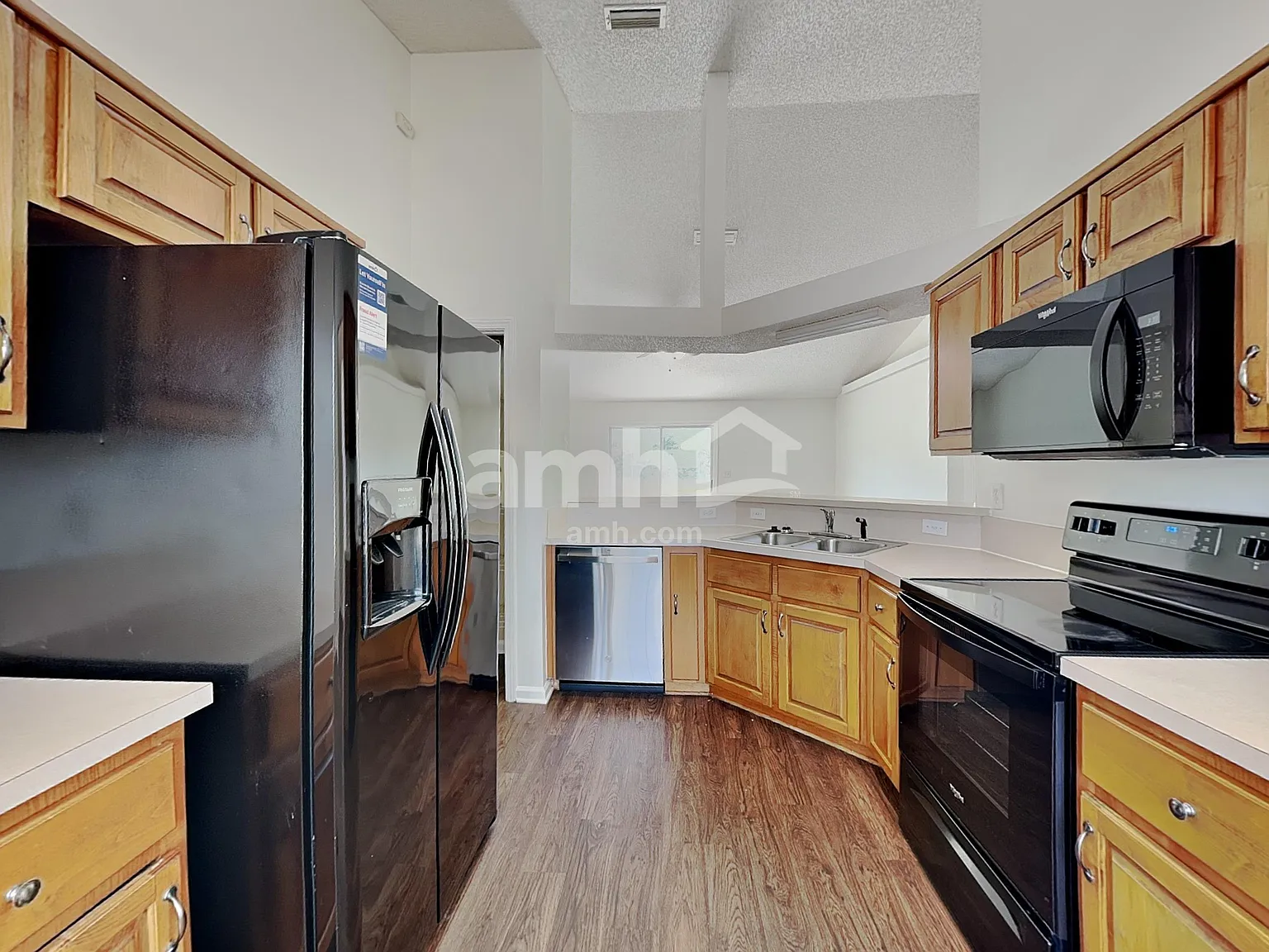 4 bed, 2.0 bath, 1480 sqft, $1,915 — Photo 3