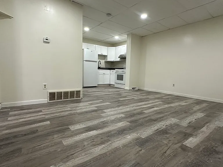 1246 Main St #5 — Photo 6