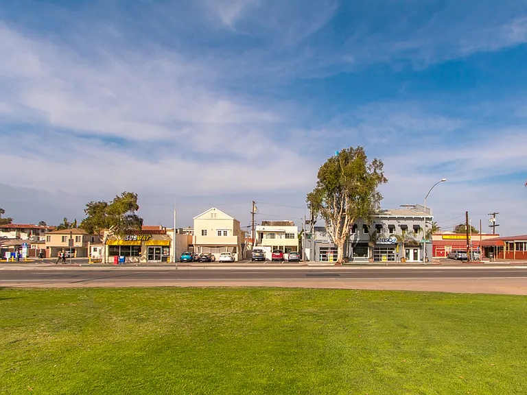 Conveniently Close to the Beach & Bay From This 1 Bed/1 Bath in Mission Beach! — Photo 2
