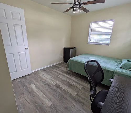 2nd image of 8212 Troxler Dr Room B