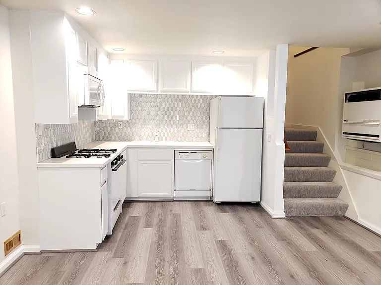 550 Hillcrest Way — Photo 1