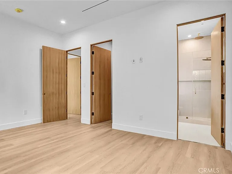 19352 Lanark St — Photo 5