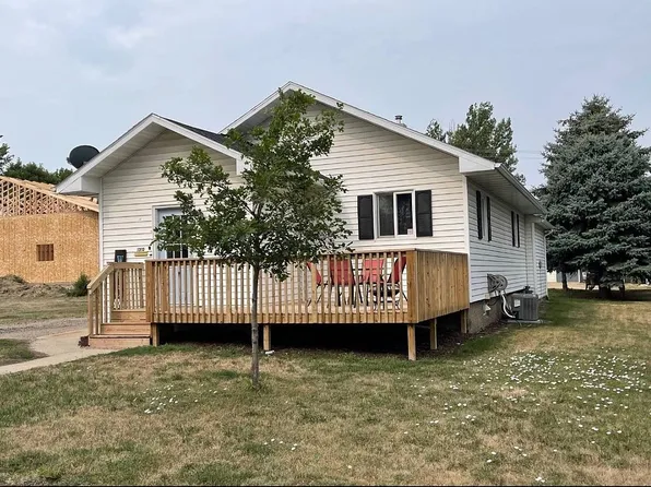 1310 E 1st St, Redfield, SD 57469