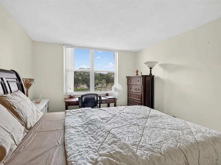 9330 Lagoon Pl #307 — Photo 18