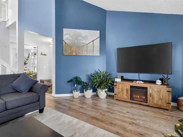 77 N Summerfield Rd SE, Airdrie, AB T4B 1X8