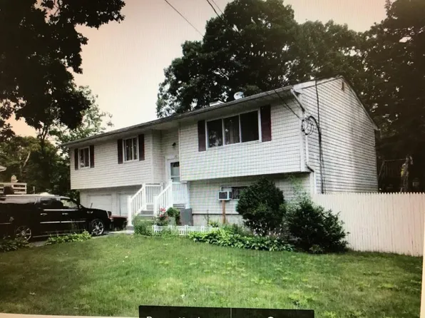 99 Calebs Path, Central Islip, NY 11717