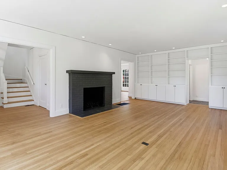 30 Walnut Ave — Photo 4
