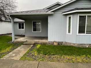 1974 SW Betty Ln, Grants Pass, OR 97526