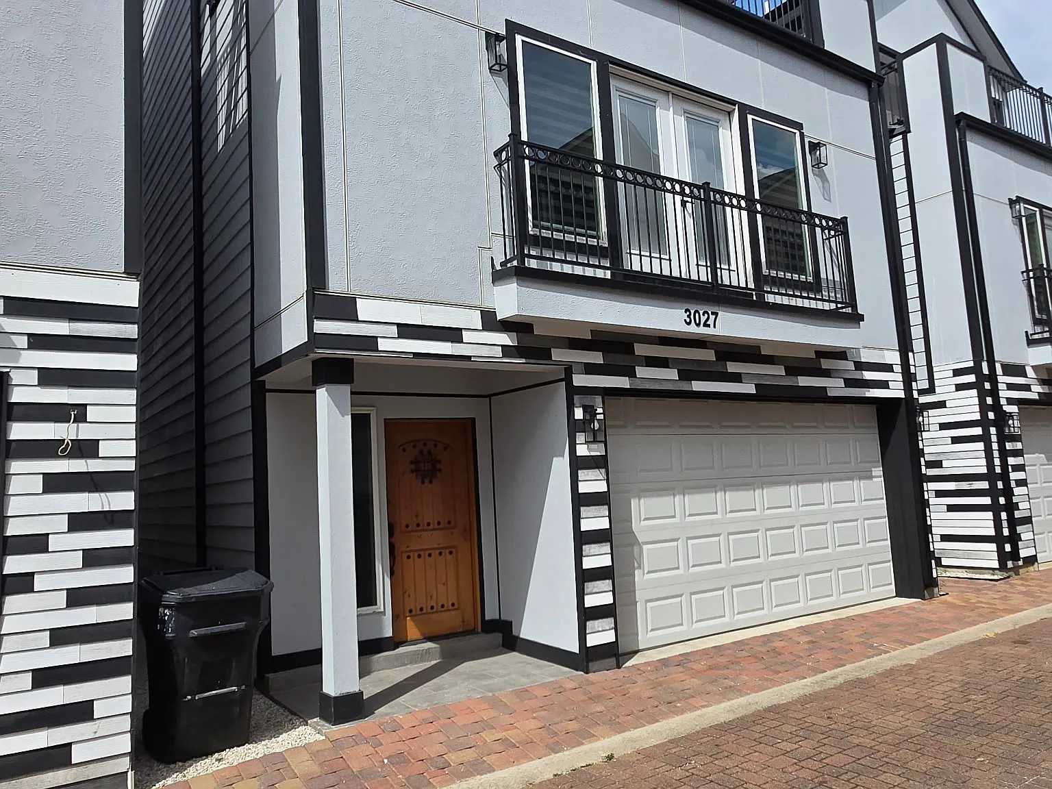 3027 Clinton Dr — Photo 1
