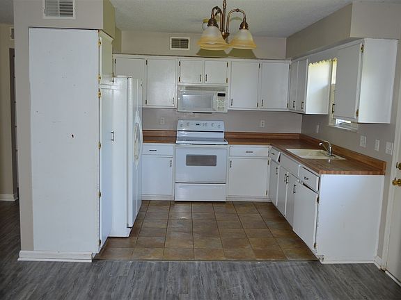 3rd image of 1461 Catalpa Dr
