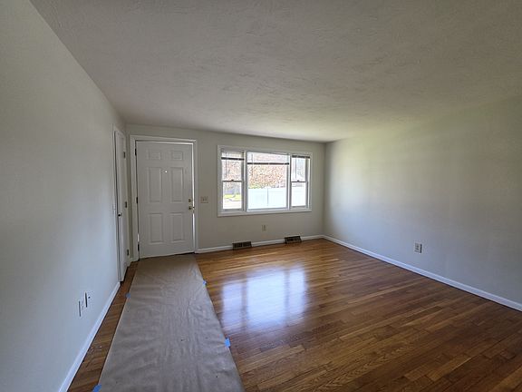 4th image of 196 Manzella Ct