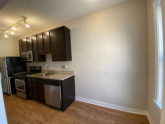 5th image of 1204-10 W Granville Ave #215