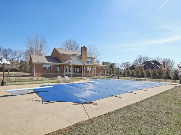 521 General Kershaw Dr, Old Hickory, TN 37138