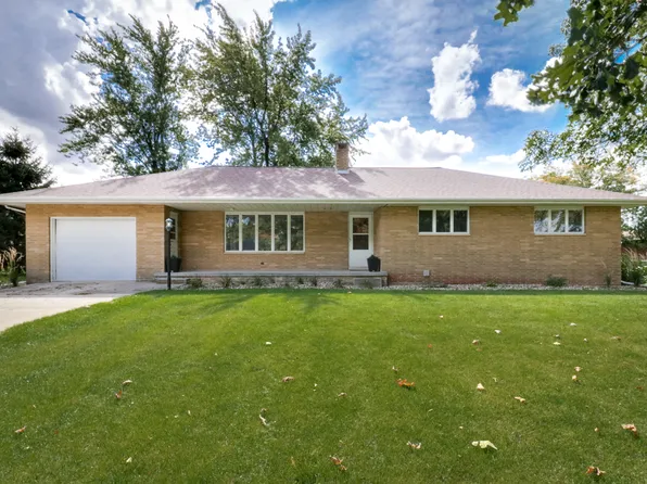 201 Cedar Ln, Minonk, IL 61760