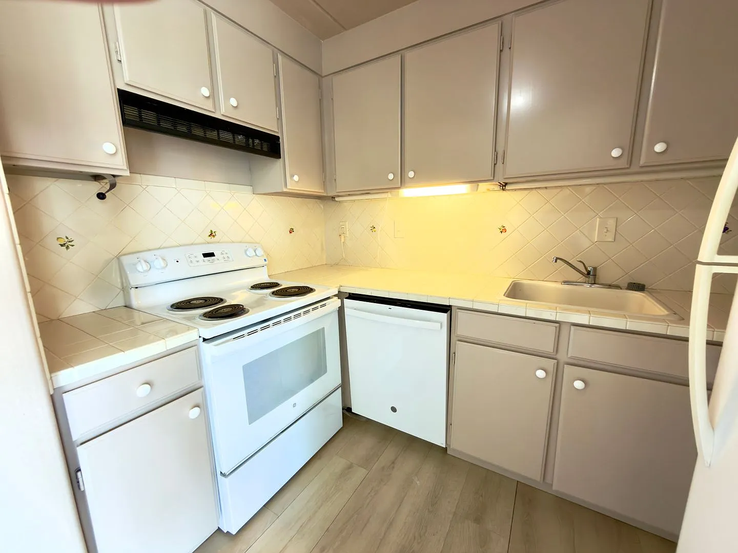 Move Right Into This Freshly Updated Waikiki Condo Just Minutes from the Beach! — Photo 3
