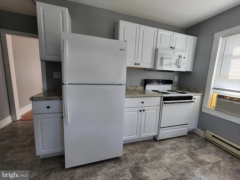 105 N George St — Photo 6