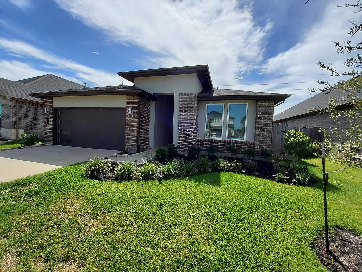 4 bed, 2073 sqft, $2,700 — Photo 2