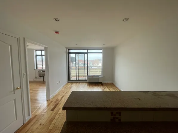 4212 108th St #4B, Corona, NY 11368