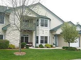 10228 W Deerwood Ln, Franklin, WI 53132