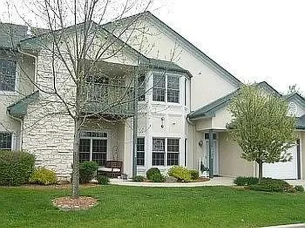 10228 W Deerwood Ln, Franklin, WI 53132