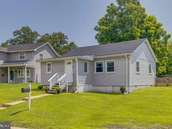 215 Glider Dr, Middle River, MD 21220