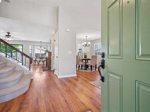 4th image of 211 Meadowlark Way