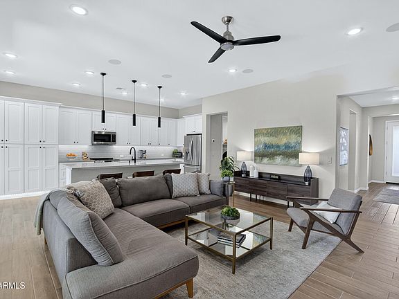 3rd image of 16941 W SHERIDAN Street