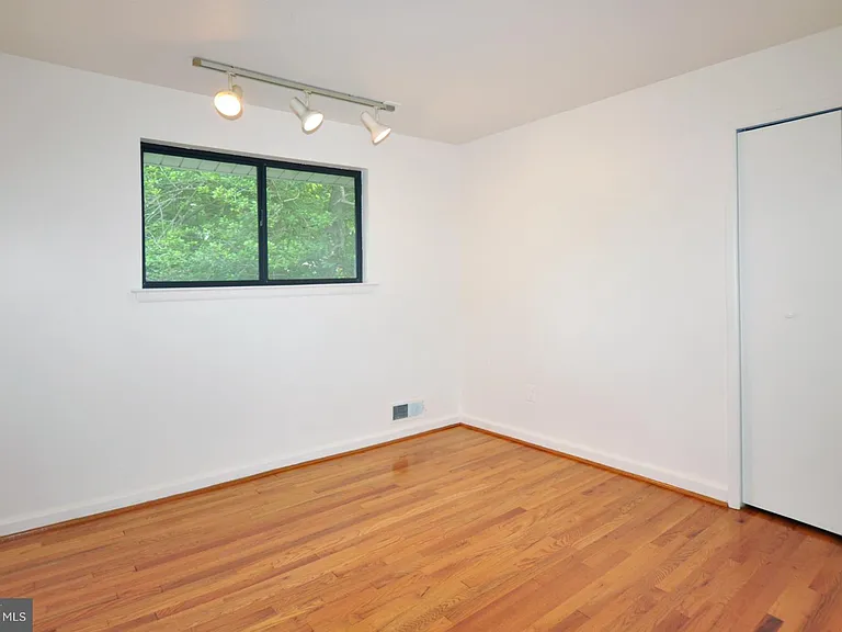 7024 Richard Dr — Photo 16