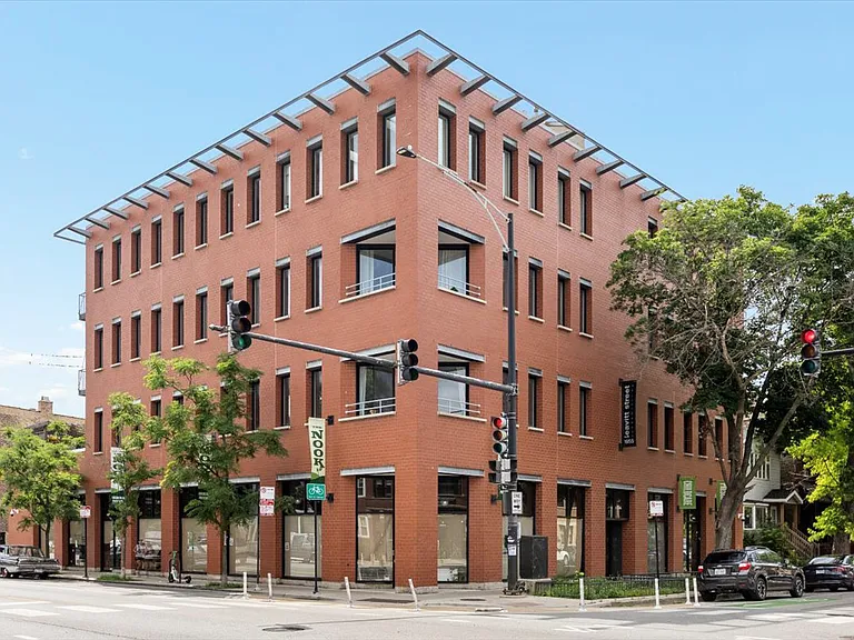 1955 N Leavitt St #2B — Photo 25