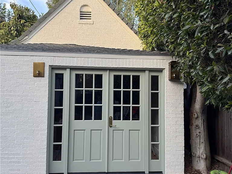 2421 N Heliotrope Dr — Photo 24