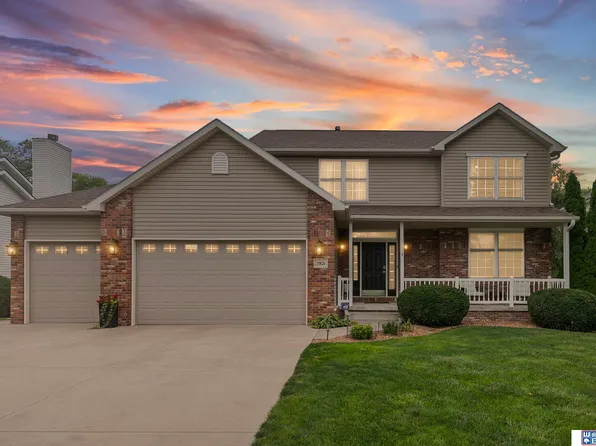 5921 Arrowwood Rd, Lincoln, NE 68526