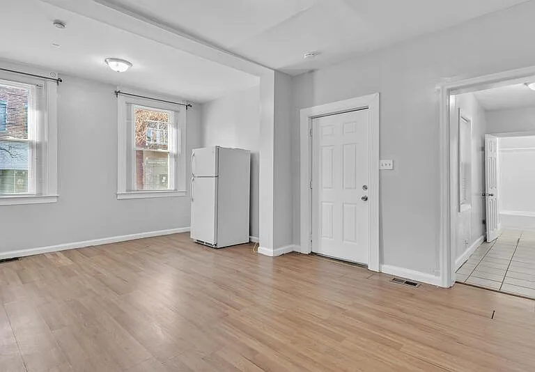 226 W Monument St #1R — Photo 4