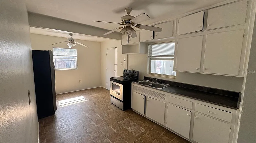 2 bed, 1.0 bath, 889 sqft, $1,850 — Photo 2