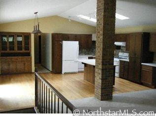 2271 7th St NW, New Brighton, MN 55112