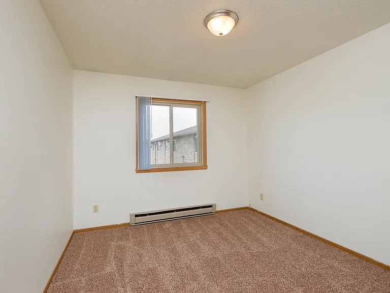 Fargo, ND Sargent Apartments | Bedroom