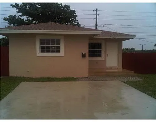 7000 Tyler St Photo 1