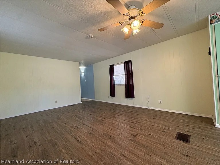 3510 Fairmount Dr — Photo 3
