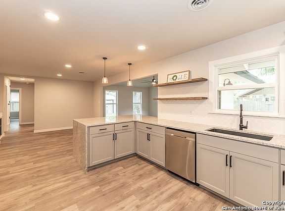 4th image of 9407 Nona Kay Dr