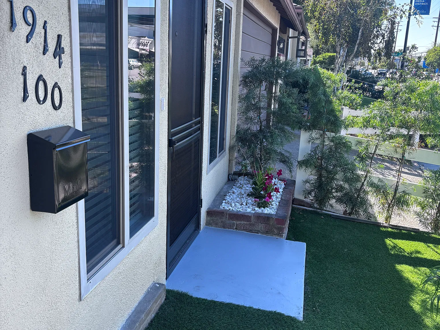 2 bed, 870 sqft, $2,900 — Photo 2