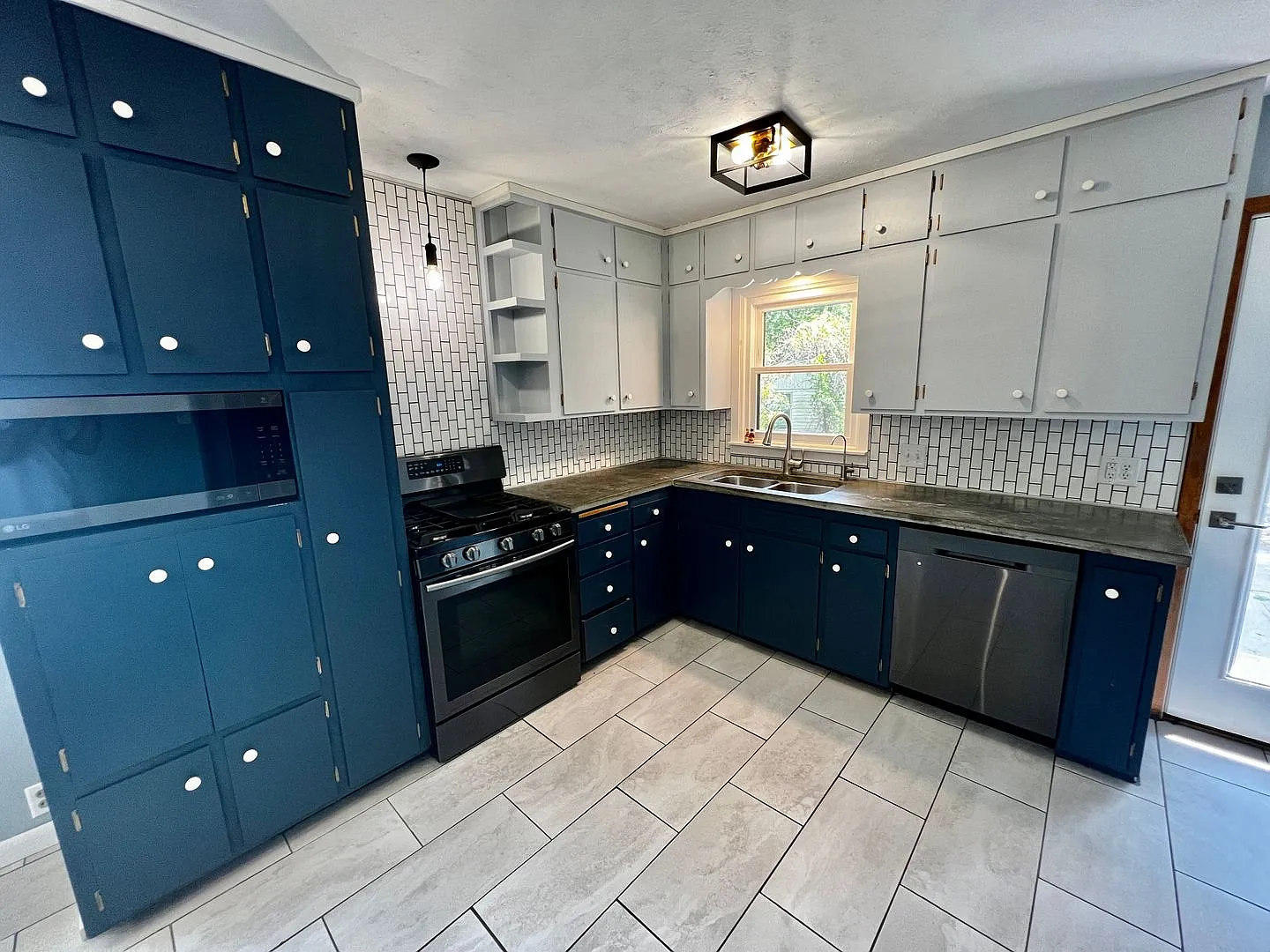 Updated 4 Bed 2 Bathroom House near East HyVee! — Photo 1