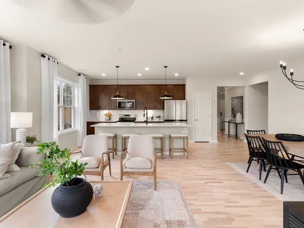 6 Peters Farm Way #312, Westborough, MA 01581