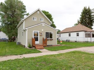 206 8th Ave SW, Mandan, ND 58554