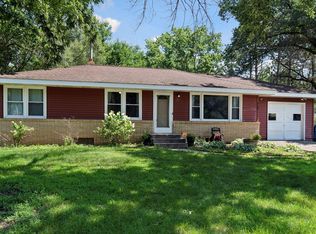 8127 Groveland Rd, Mounds View, MN 55112