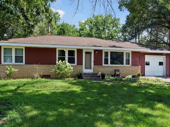 8127 Groveland Rd, Mounds View, MN 55112