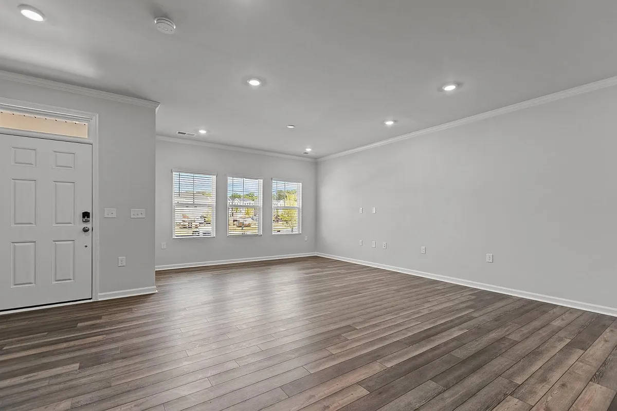 Building Photo - 272 Marelli Dr