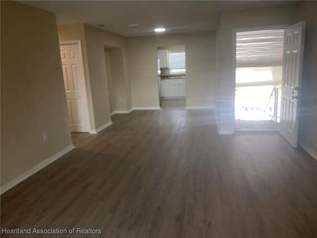 2 bed, 2.0 bath, 1100 sqft, $1,300 — Photo 4