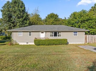 1321 Raydine Ln, Rossville, GA 30741